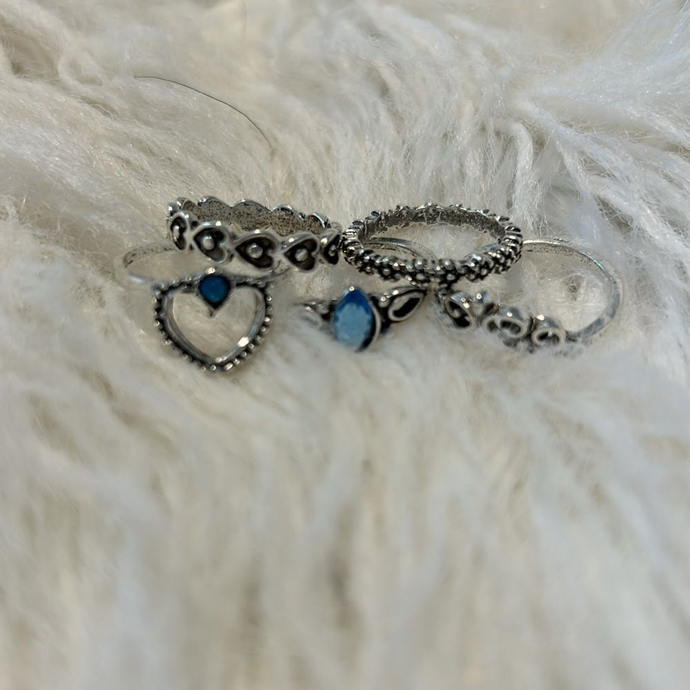 Silver rings- Size 6
